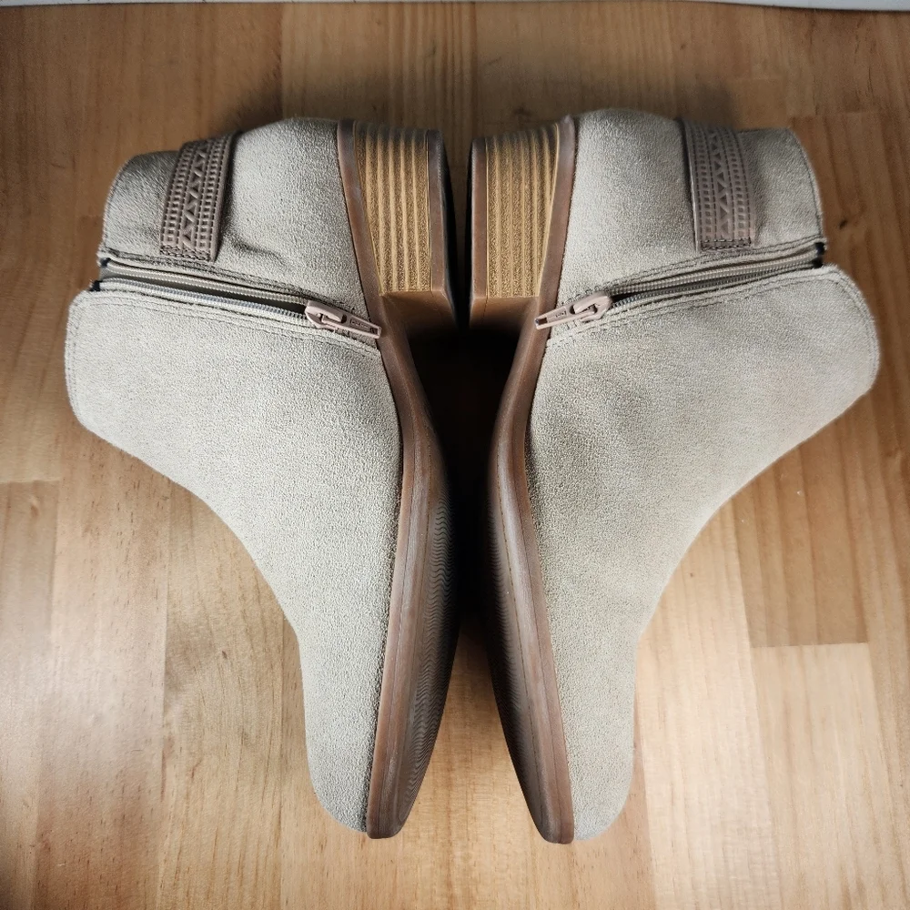 Clarks Collection Addiy Kara Ankle Boots Women's 10 Sand Suede - Picture 9 of 13